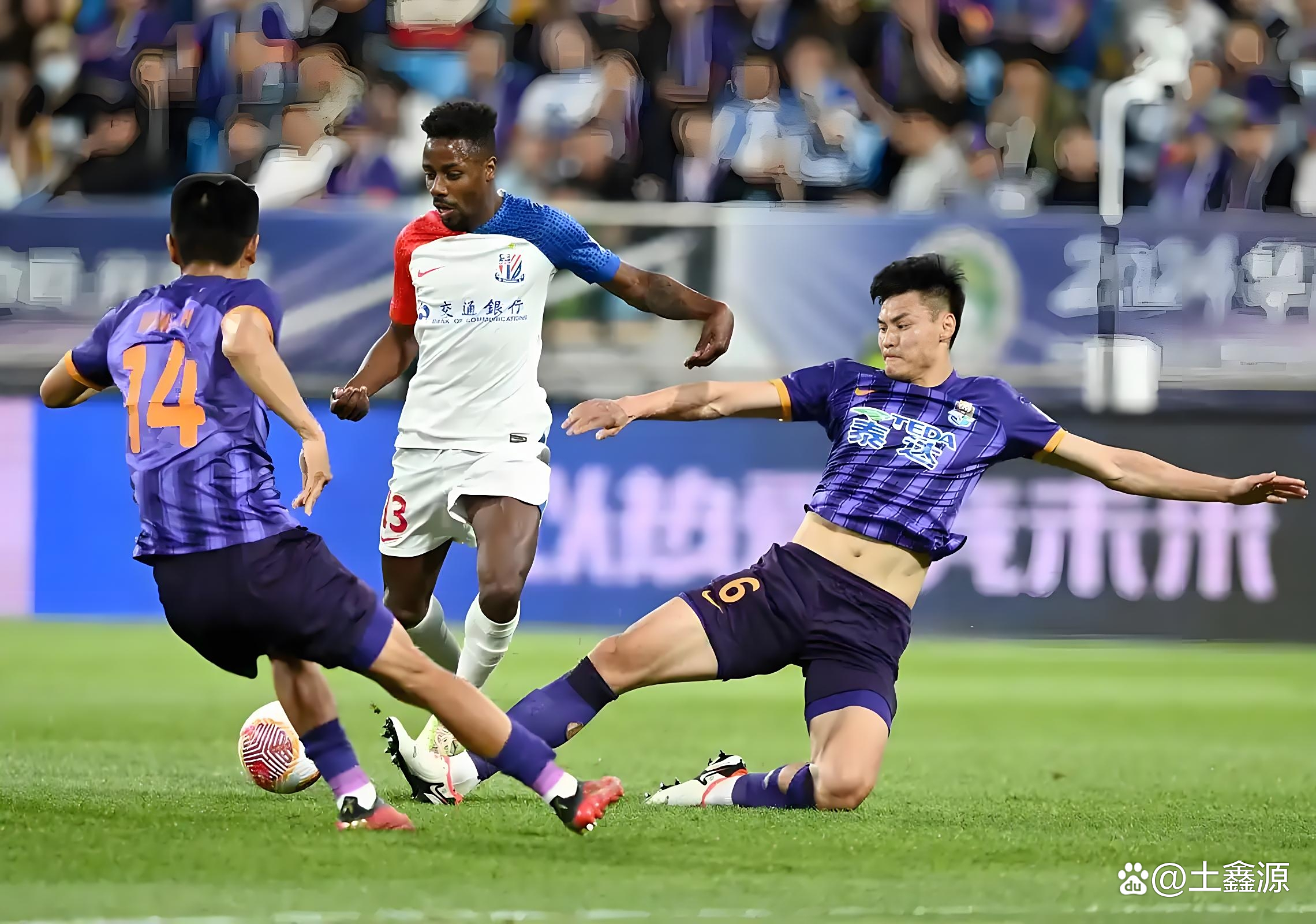 神扑救主+补时绝杀！青岛海牛主场2-0力擒津门虎，保级再现曙光